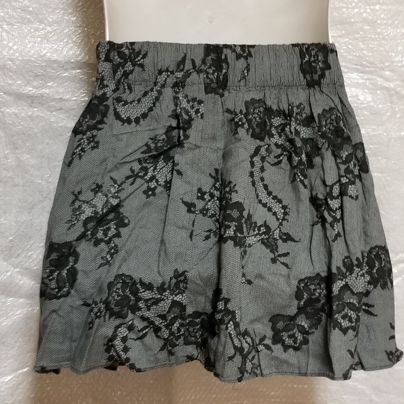 PINK Victoria's Secret mini skirt - Picture 3 of 5